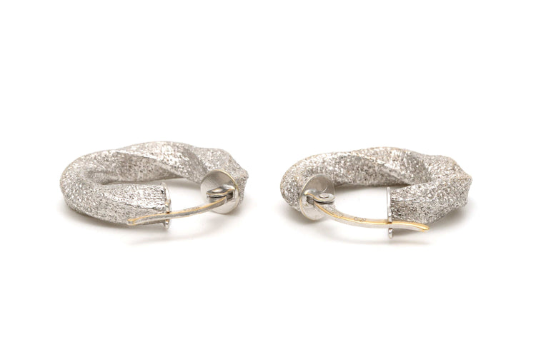 Boucles d'oreilles Boucles d'oreilles contemporaines en or blanc 18 carats 58 Facettes B490