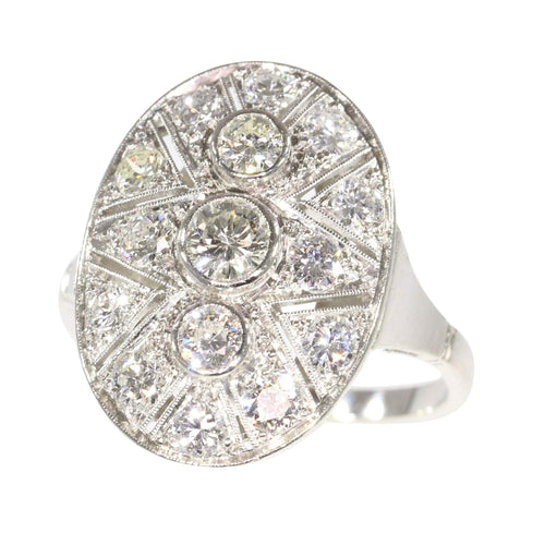 Romance éternelle : une bague en diamant Art déco des années 1950