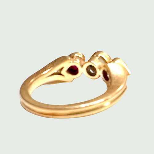 Bague 49 Bague moderne en or jaune avec diamants et rubis 58 Facettes Q914A(887)