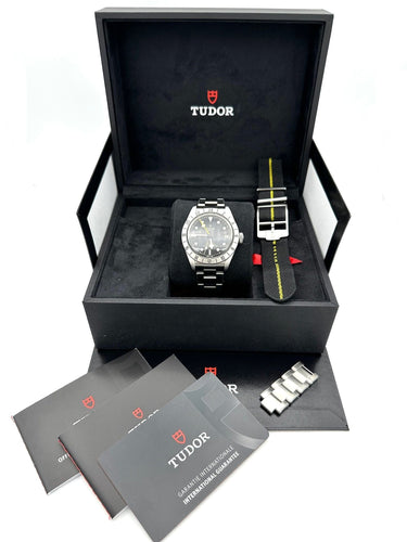 Montre TUDOR. Montre "Black Bay Pro GMT" automatique 58 Facettes