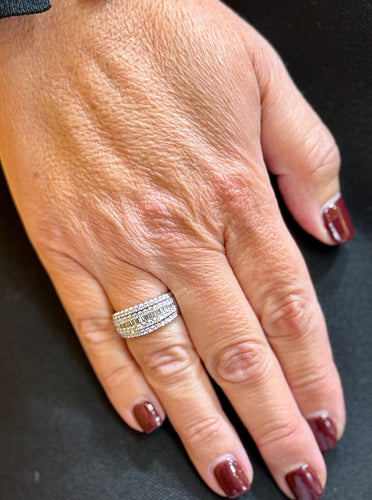 Bague 54 Bague bandeau en or blanc 18 carats et diamants 58 Facettes