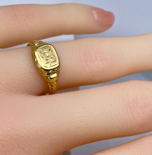 Chevalière en or jaune 18 carats vers 1900