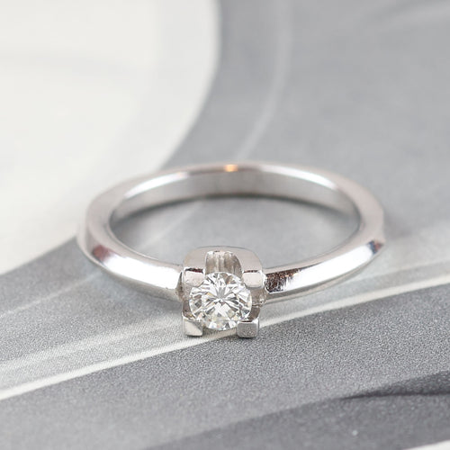 Anillo solitaire en or blanc 18k et diamant 0,25 ct