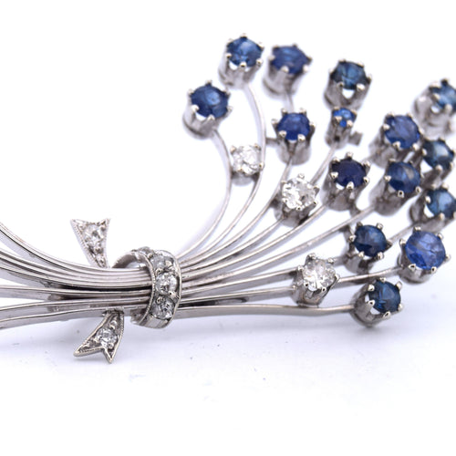 Broche Broche en or blanc 18 carats - Saphirs et diamants 58 Facettes