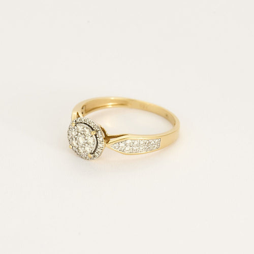 Bague en or jaune et or blanc à motif de fleur, diamants