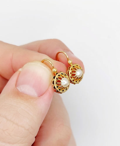 Boucles d'oreilles Dormeuses fleurs antiques en or 18k et perles (circa 1900) 58 Facettes A06493