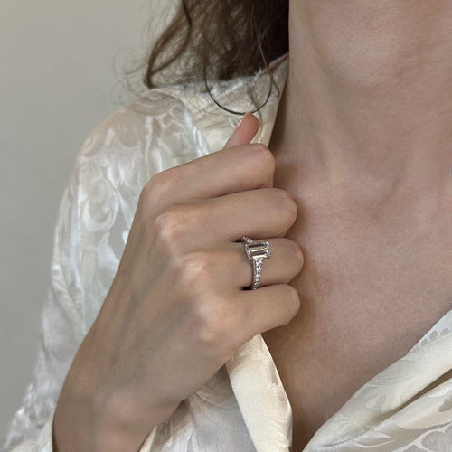 Bague 52 Solitaire en or gris 18 Cts - Diamant taille emeraude 1,51 ct F-VVS2 certifie HRD - Taille 52 58 Facettes FB09091-FB09120