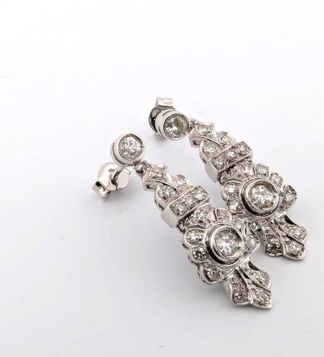 Boucles d'oreilles Boucles d'oreilles en or blanc 18 carats avec diamants 58 Facettes