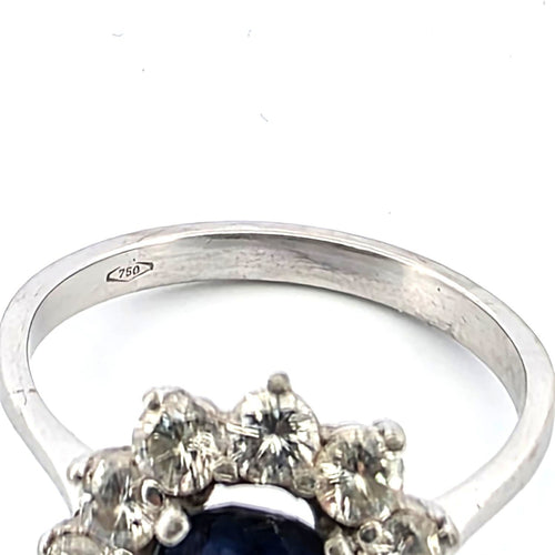 Anello en or blanc avec saphir central et diamants