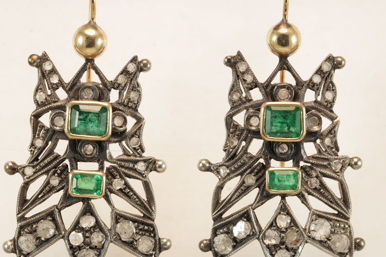 Boucles d'oreilles Boucles d'oreilles catalanes anciennes en or, diamants et émeraudes 58 Facettes 7686