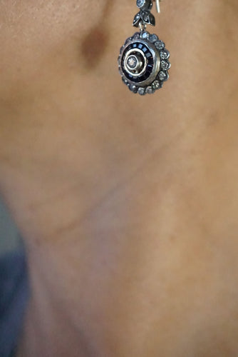 Boucles d'oreilles Boucles d'oreilles marguerite or, saphirs et diamants 58 Facettes SQ1153870