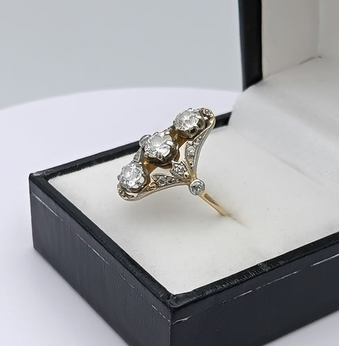 Bague ancienne or jaune et platine sertie de diamant