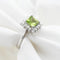 Bague Bague en or blanc avec péridot et diamants 58 Facettes 17974