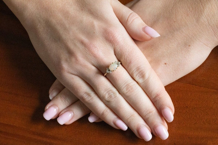 Bague 56 Bague vintage en or jaune, opale et diamants 58 Facettes 11577