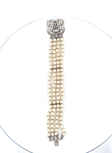 Bracelet de perles avec fermoir en or blanc 18 carats et diamants