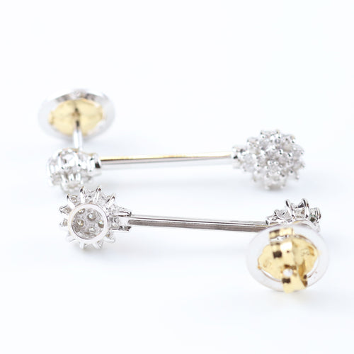 Boucles d'oreilles Longues boucles d'oreilles en or blanc 18 carats ornées de rosettes de diamants 58 Facettes VV1-F