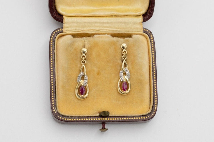 Boucles d'oreilles Boucles d'oreilles vintage en or avec rubis et diamants. 58 Facettes 11257