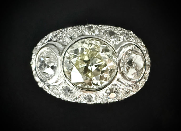 Bague ornée de 8,10 carats de diamants (centre 2,50 carats)