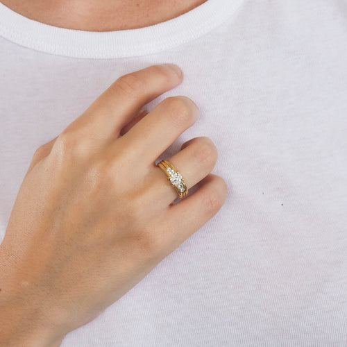 Bague 52 Bague or jaune sertie de diamants 58 Facettes GU42