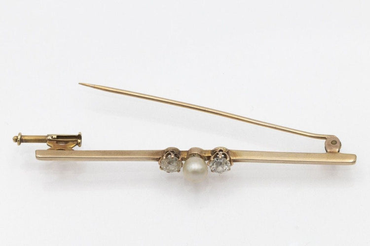 Broche Gold elongated brooch, pearl and "old" brilliant-cut diamonds 58 Facettes 11472