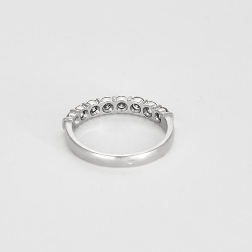 Bague 58,5 Alliance semi pavé en or blanc et diamants 58 Facettes B250483