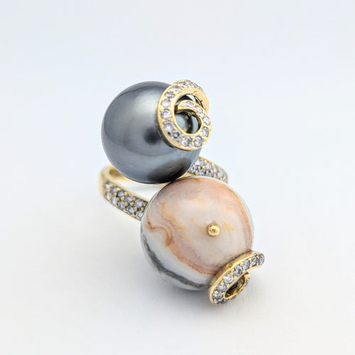 Bague cocktail en or jaune perle grise de Tahiti et agate