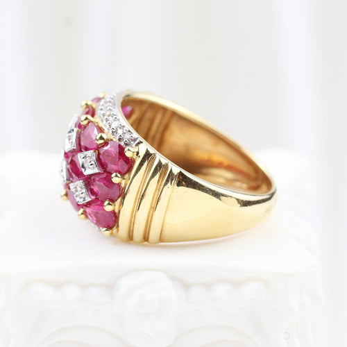 Bague Bague en or jaune 18 carats sertie de rubis ovales et de diamants 58 Facettes 132984