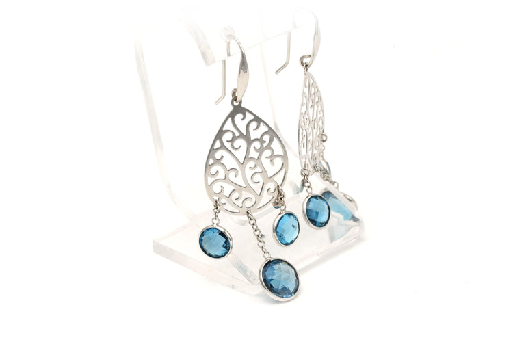 Boucles d'oreilles Boucles d'oreilles contemporaines en or blanc serties de topazes 58 Facettes 22186