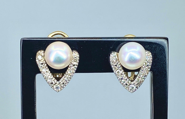 Boucles d'oreilles Boucles d’oreilles en or 18 carats, perles de culture et 14 diamants 58 Facettes AB390