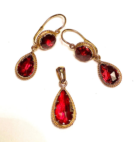 Boucles d'oreilles Parure pendentif et boucles d’oreilles en or jaune, grenat, vers 1850 58 Facettes AB640