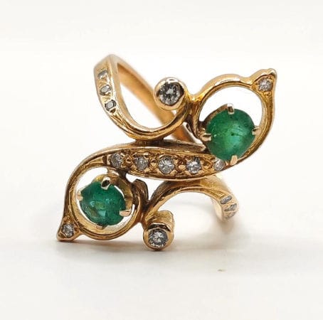 Bague 52 Bague Toi & Moi en or jaune ornée de deux émeraudes et torsadée de diamants 58 Facettes