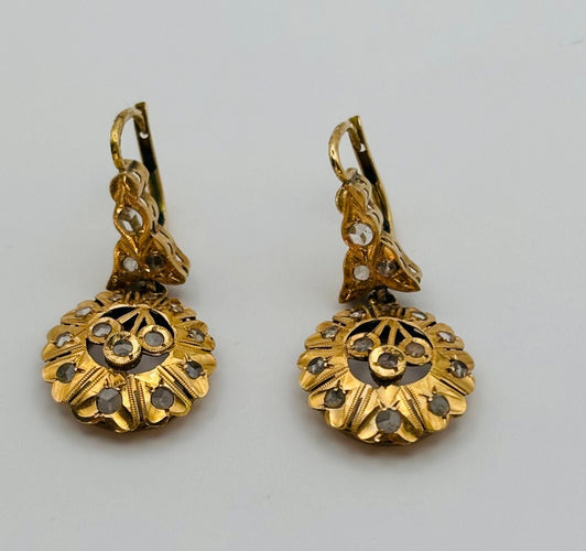 Boucles d'oreilles Boucles d'oreilles de style Art Déco en or 750 avec saphirs incolores 58 Facettes 50176