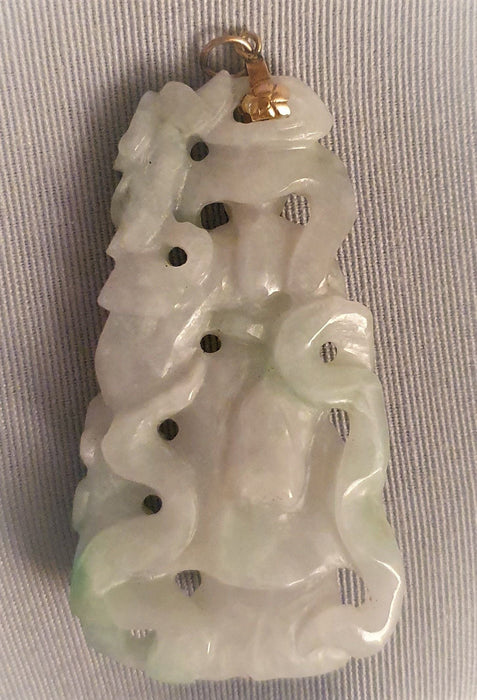 Pendentif Pendentif en jade néphrite sculpté 58 Facettes R 1645  Moe