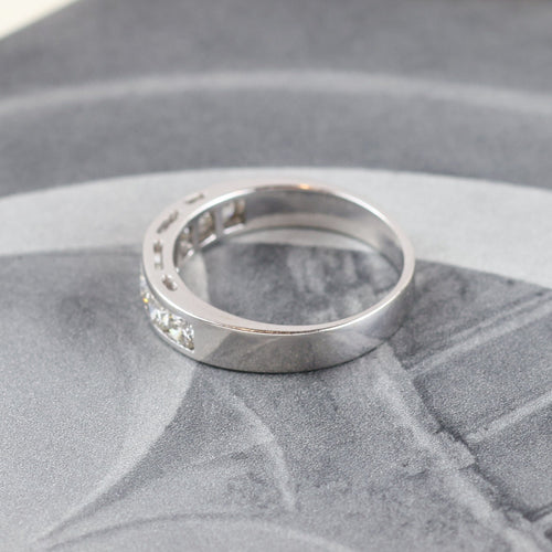 Bague Alliance en or blanc 18 carats sertie de diamants naturels taille brillant 58 Facettes 131455B