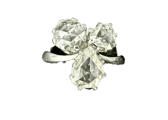 Bague Art Nouveau or blanc, sertie de 1,65 carat de diamants