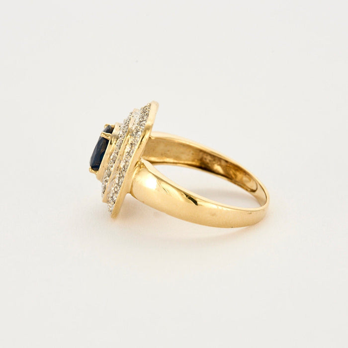 Bague 55 Bague or jaune, saphir et diamants 58 Facettes