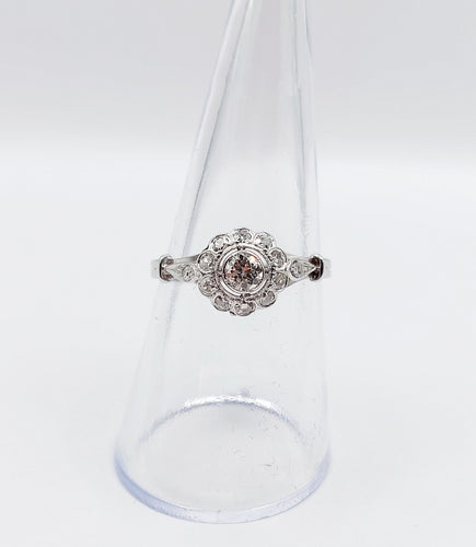 Bague 55.5 Bague marguerite art deco or blanc 18k et platine ornée de 0,54 carats de diamant 58 Facettes A04599