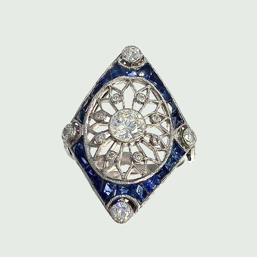 Bague BAGUE EN PLATINE DE STYLE ART DÉCO AVEC DIAMANTS ET SAPHIRS 58 Facettes A2450 (491)
