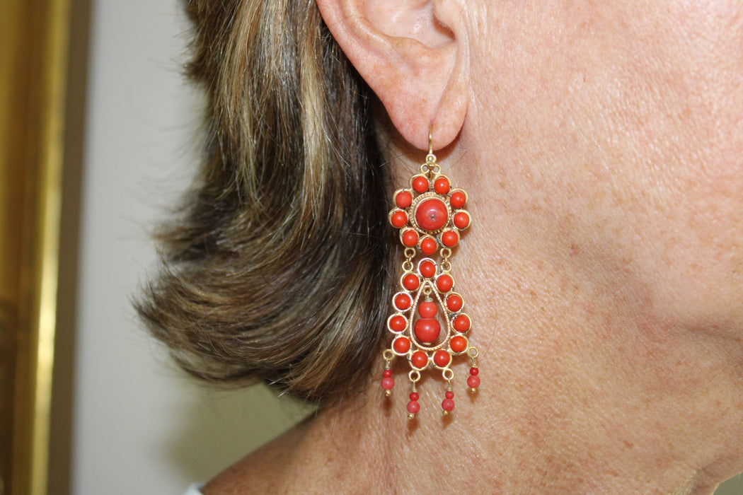 Boucles d'oreilles Boucles d'oreilles en or corail antique 58 Facettes 7590