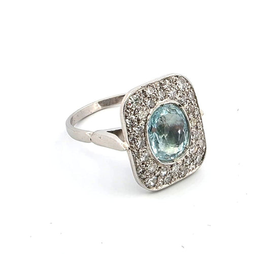 Bague 52 Bague en platine avec aigue-marine centrale et diamants environnants 58 Facettes