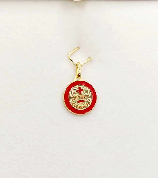 Pendentif AUGIS - Pendentif médaille d'amour or jaune  "+ qu'hier - que demain"- La Charmante Carmin 58 Facettes J10799X000