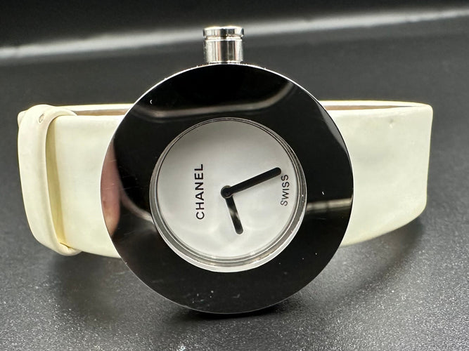 Montre CHANEL. Collection « La Ronde », montre de dame acier 58 Facettes
