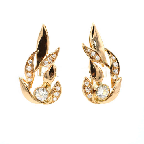 Boucles d'oreilles Boucles d'oreilles en or jaune en forme de feuille, serties d'un diamant ancien européen de 0,99 ct et pavées. 58 Facettes 21930