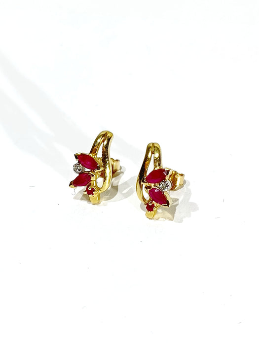 Boucles d'oreilles Paire de boucles d'oreilles or jaune, diamants et rubis 58 Facettes