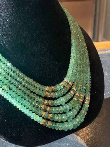 Collier 6 rangs de perles d'émeraudes 380 carats