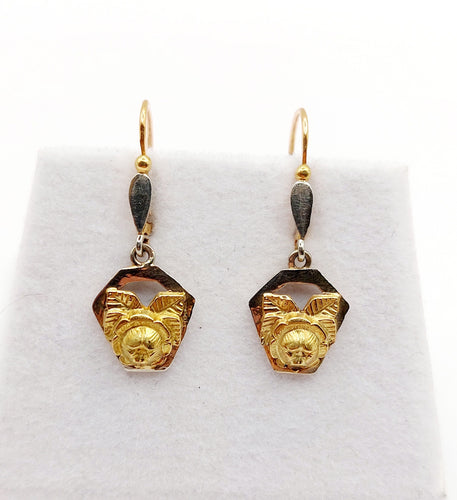 Boucles d'oreilles Dormeuses fleur finement ciselée en or 18k Art déco 58 Facettes A06469