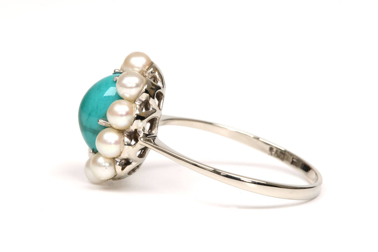 Bague Art Déco en or blanc 18 carats sertie d'une turquoise et de perles