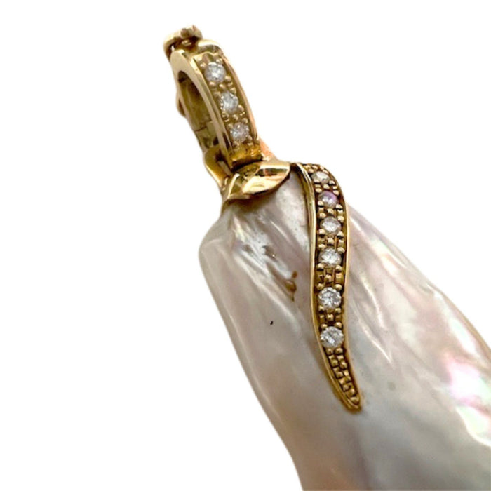 Pendentif moderne en or avec perle brillante et baroque