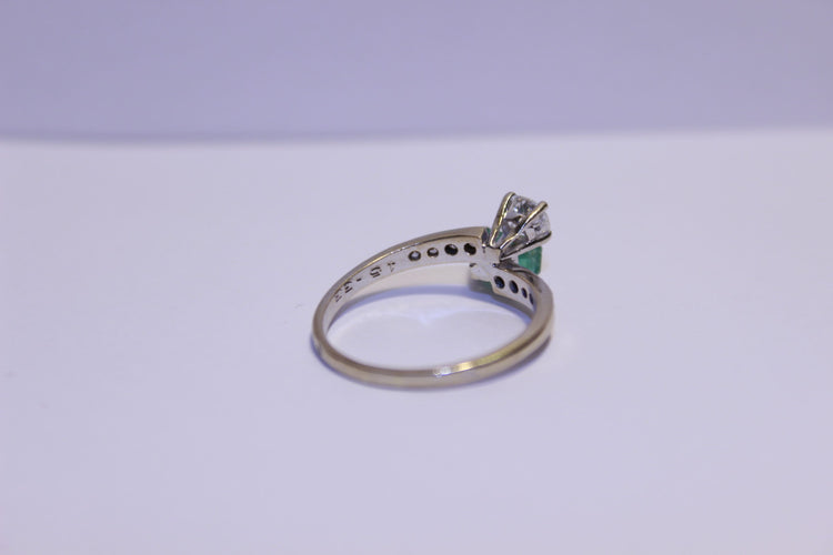 Bague 55 Bague Diamants et Emeraude 58 Facettes