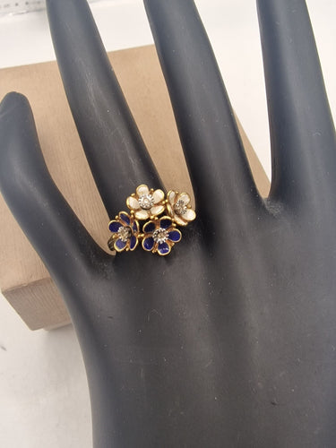 Bague 54 Bague vintage en or jaune et émail, motif bouquet de fleurs 58 Facettes